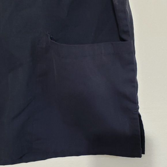 St Louis Cardinals Short Sleeve V-neck Scrubs with Front Pockets; Size Small - Picture 4 of 10